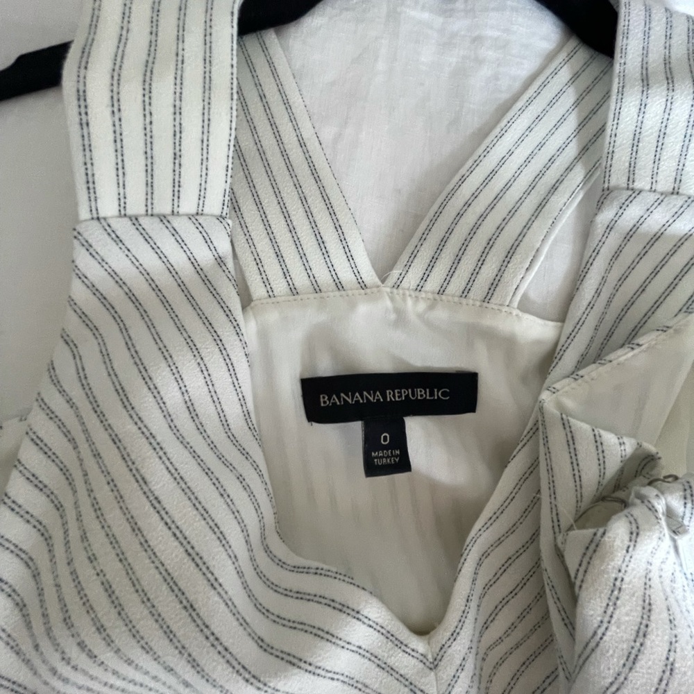 Banana republic, pinstripe dress with pockets & great neckline
